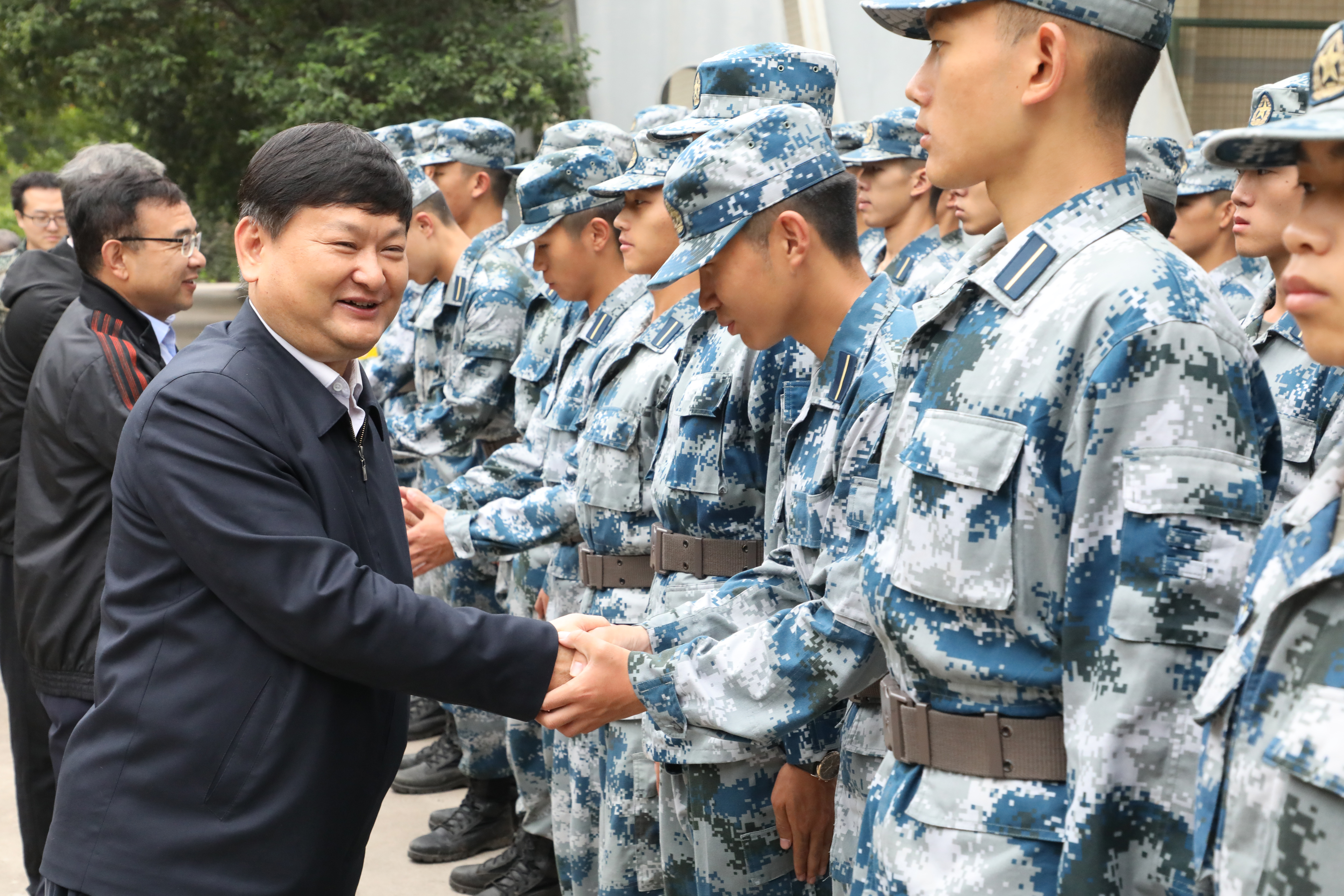 当日下午,空军工程大学副校长魏成凯大校,教务处副处长吕印晓大校